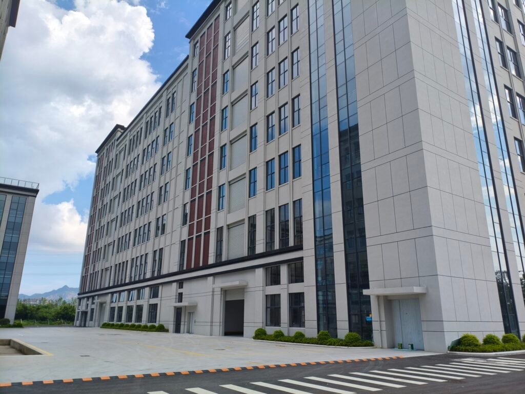 Woven bag and paper-plastic composite bag production workshop